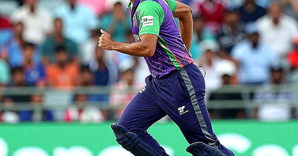 জানুয়ারির জানালা: ফ্র্যাঞ্চাইজি ক্যালেন্ডার কীভাবে বাংলাদেশ ও আমিরাতের বোলারদের শরীরে হিসাব লিখে রাখে